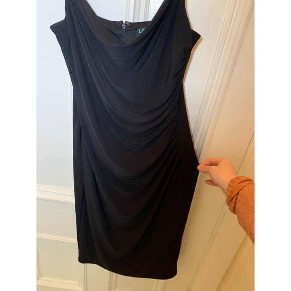 Ralph Lauren form fitted, lined black dress size 8 - Picture 1 of 9